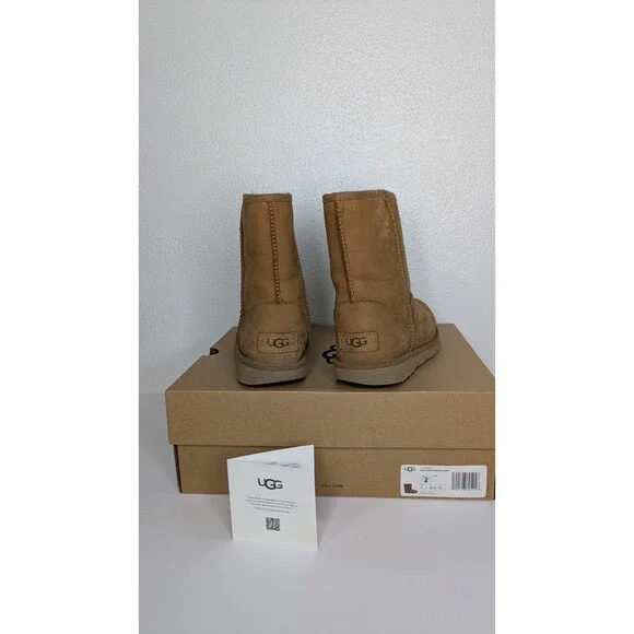 UGG Kids Classic Boots Size 2 Short Weather K/1019646K Chestnut 100% Authentic - Picture 3 of 12